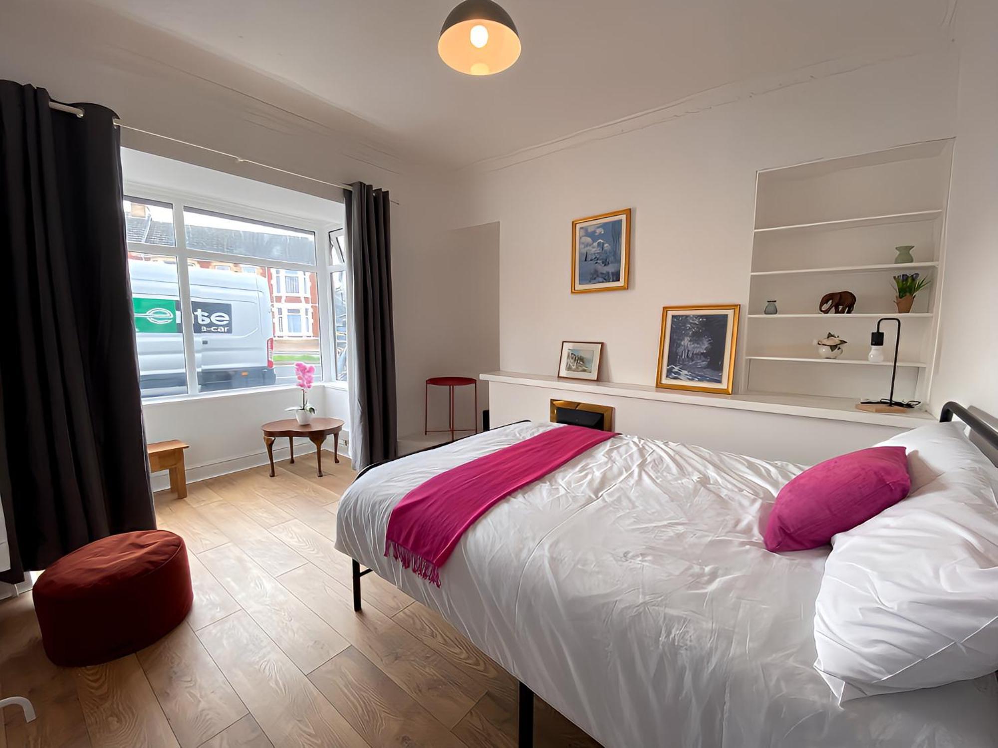4-Bedroom Home - Perfect For Those Working In Bridgend - By Tailored Accommodation Екстериор снимка