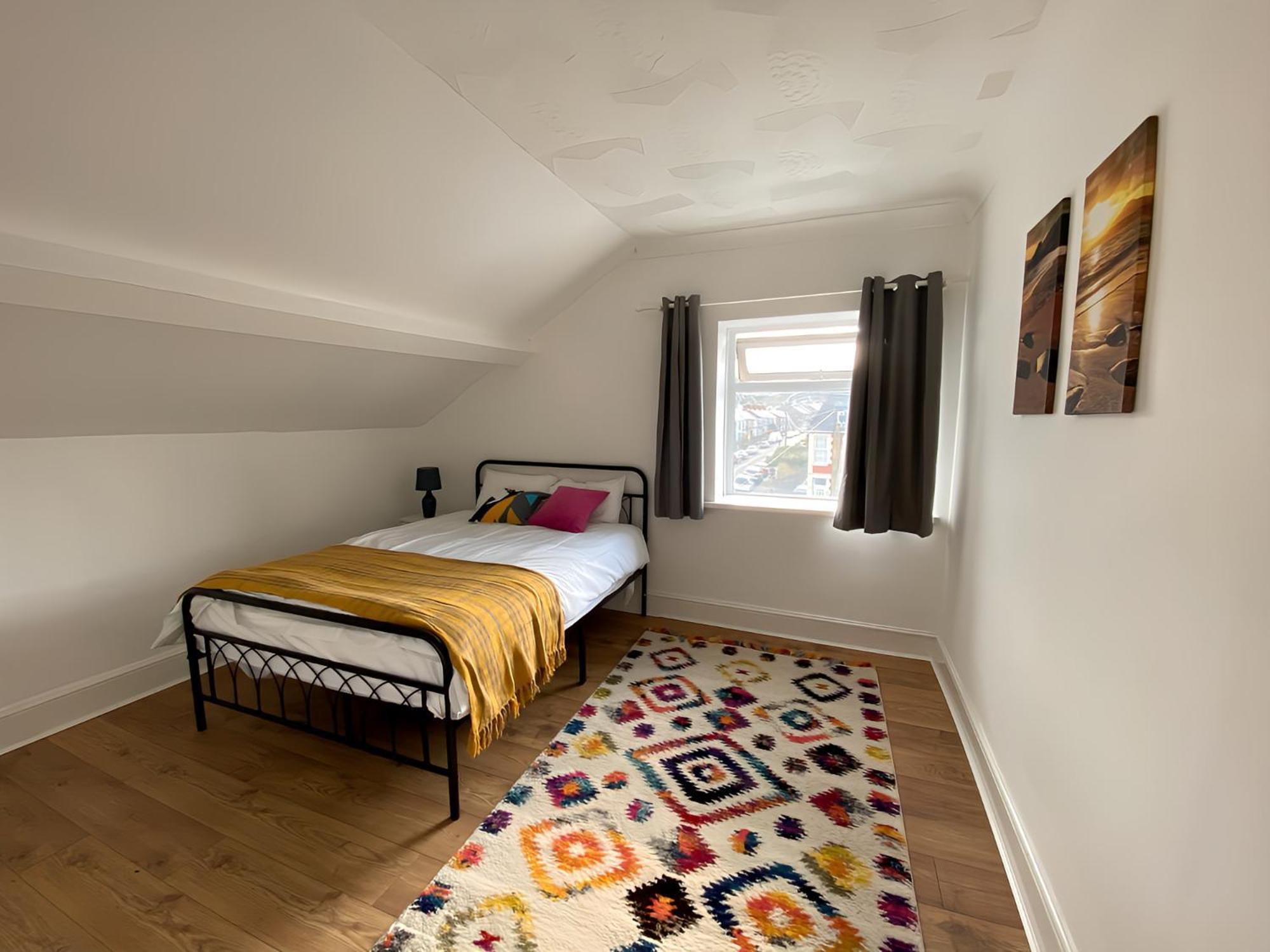 4-Bedroom Home - Perfect For Those Working In Bridgend - By Tailored Accommodation Екстериор снимка